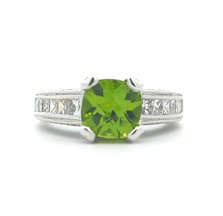 18KT White Gold Peridot and Diamond Estate Ring size 6.75