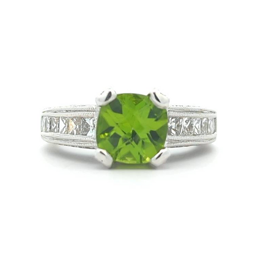 18KT White Gold Peridot and Diamond Estate Ring size 6.75
