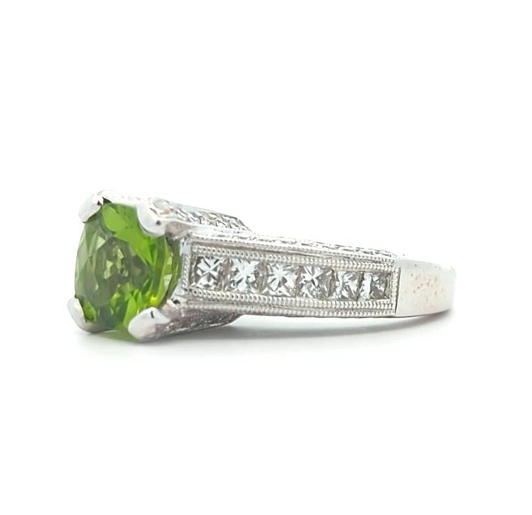 18KT White Gold Peridot and Diamond Estate Ring size 6.75