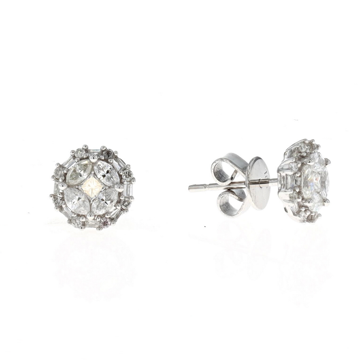 18KT White Gold 0.74ctw Diamond Stud Earrings