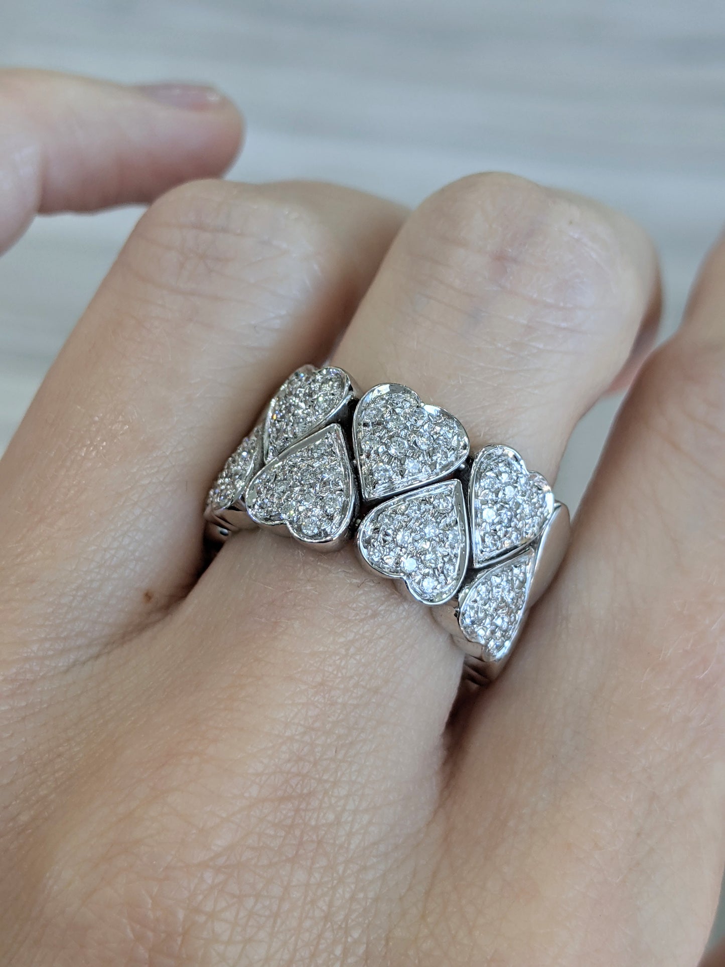 18KT White Gold 0.60ctw Diamond Heart Band size 7.25